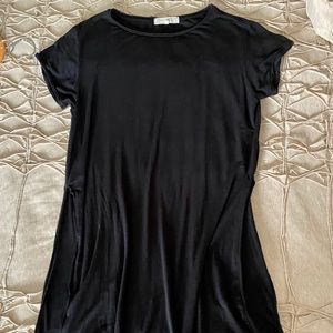 ✨JOAH BROWN High-Slit Black Long Tee - S/M✨